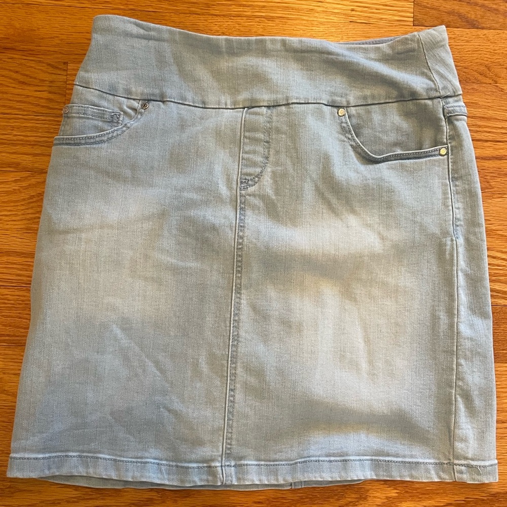 NWOT Woman’s Denim Skort Light Wash Size Small Sc&Co